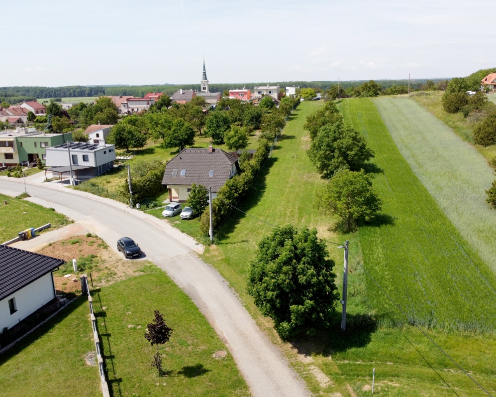 Prodej stavebnÍho pozemku 1 566m², obec Nosislav, Brno - venkov